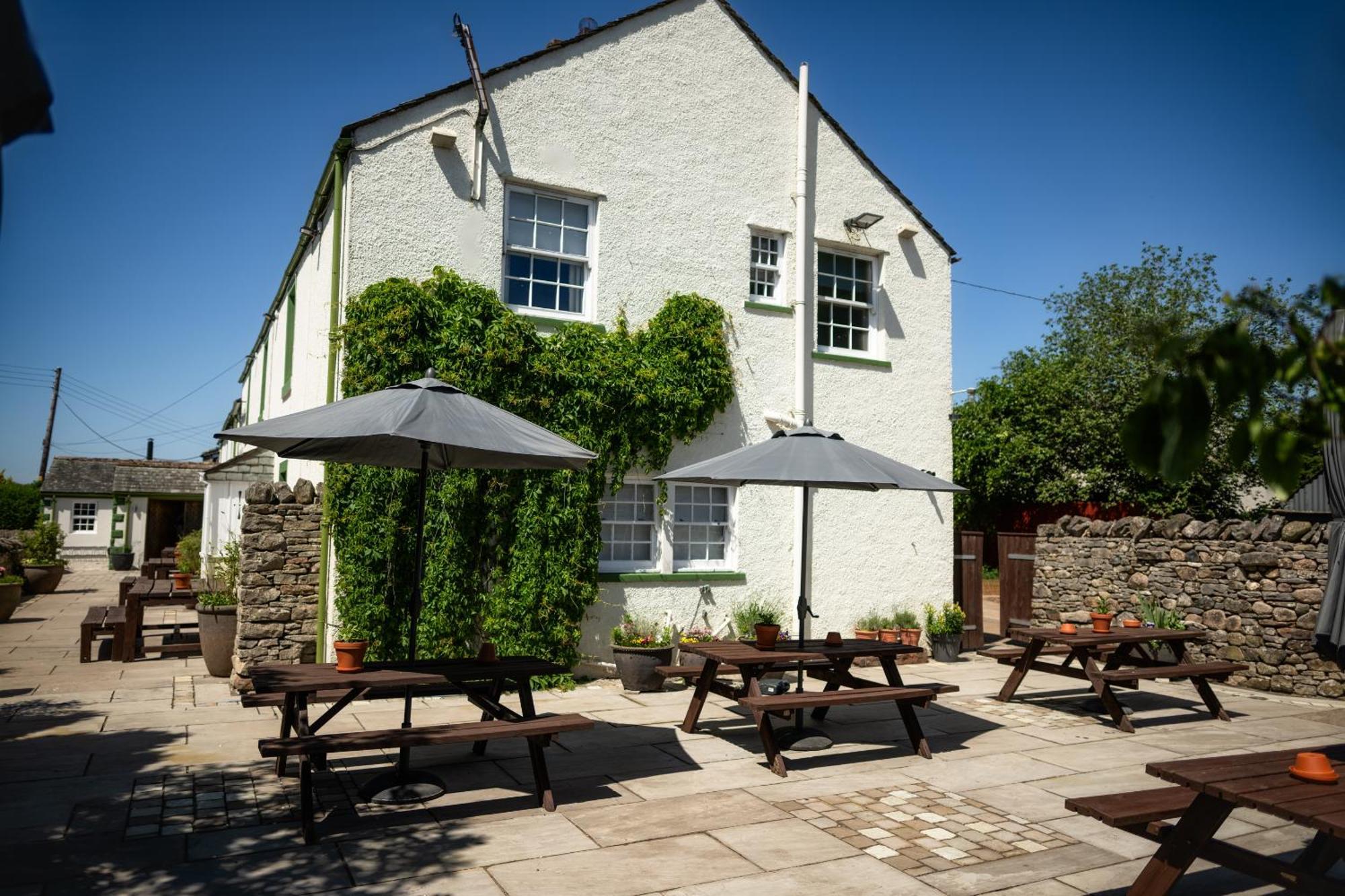 George And Dragon Clifton Hotel Пенрит Екстериор снимка