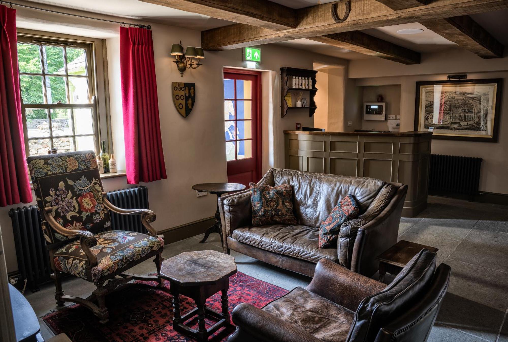 George And Dragon Clifton Hotel Пенрит Екстериор снимка